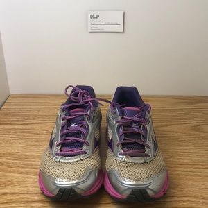 Mizuno women’s wave legend 3 athletic shoes size 9